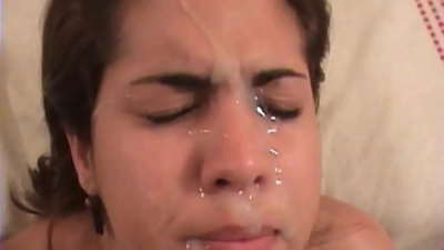 Brunette nzuri ya Kilatini ina ngono mbaya