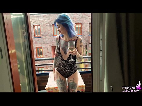 ❤️ Msichana Mkubwa Anayenyonya kwa Kugugumia na Kutombana kwa Shauku Chini ya Anga Wazi ❤️  ❌❤